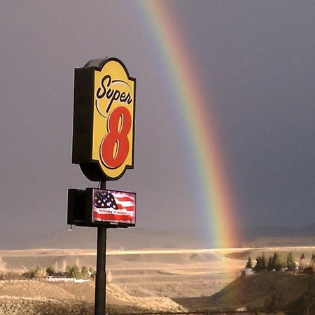 Super 8 By Wyndham Cody Hotel Exterior photo