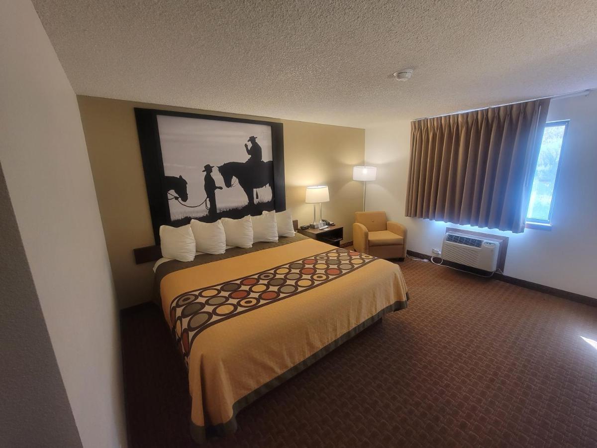 Super 8 By Wyndham Cody Hotel Exterior photo