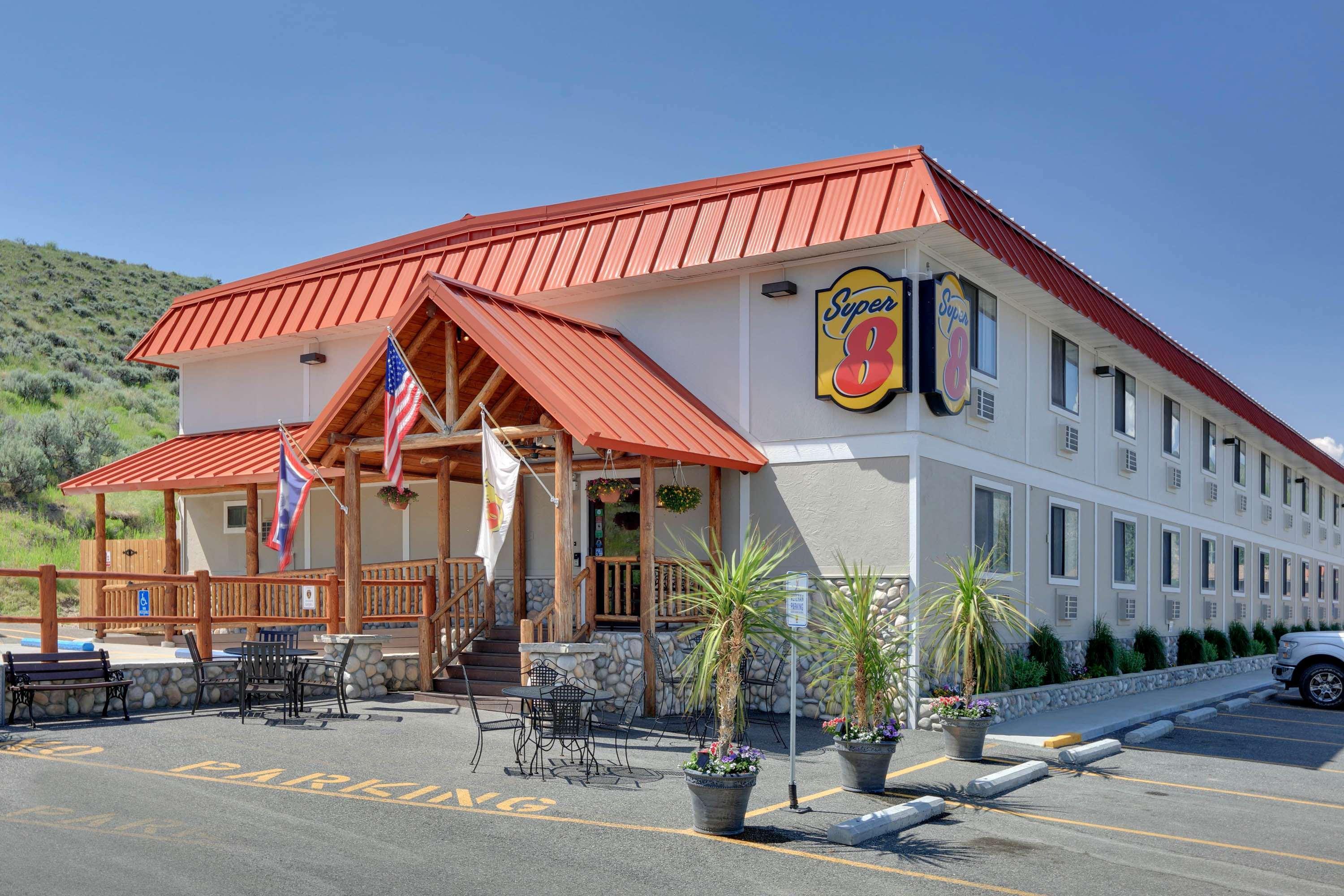 Super 8 By Wyndham Cody Hotel Exterior photo