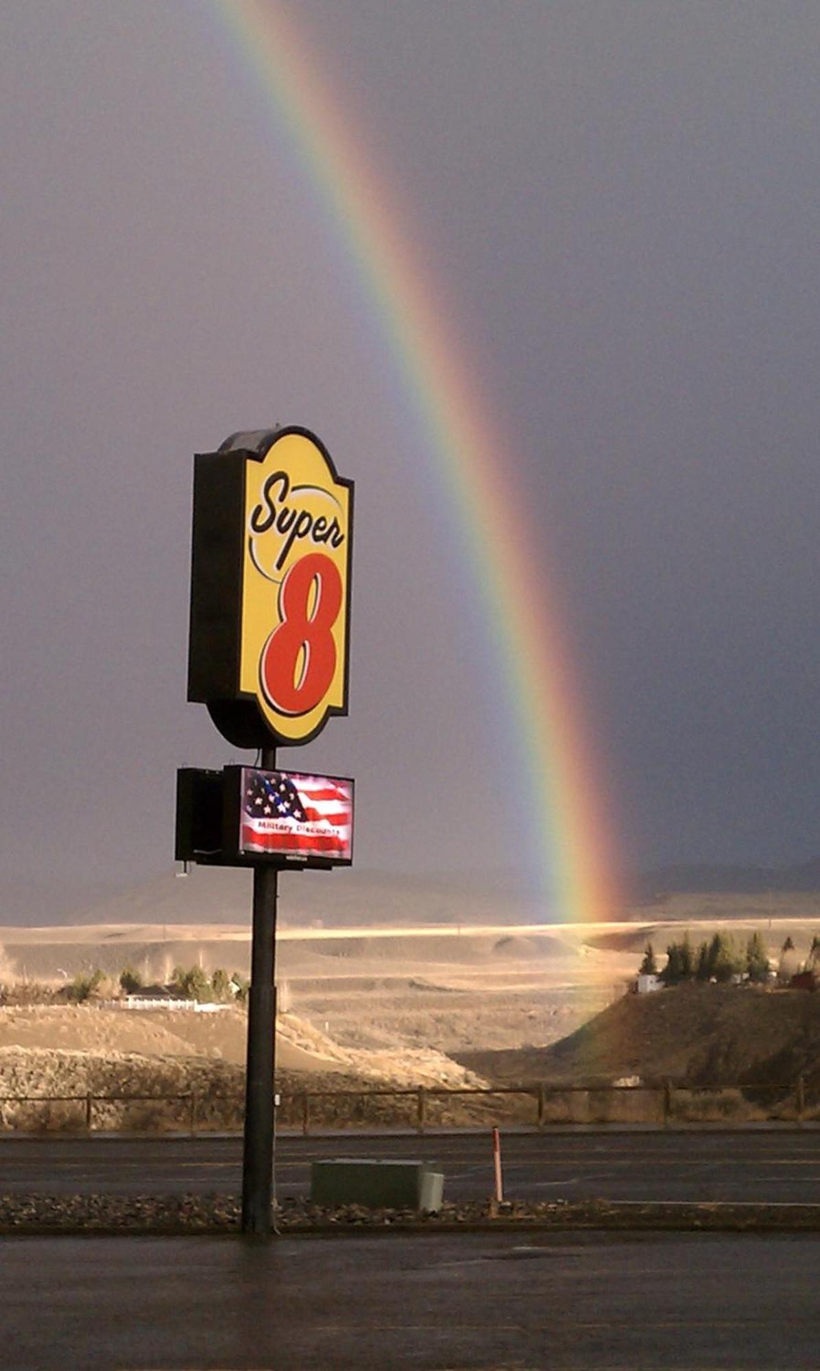 Super 8 By Wyndham Cody Hotel Exterior photo