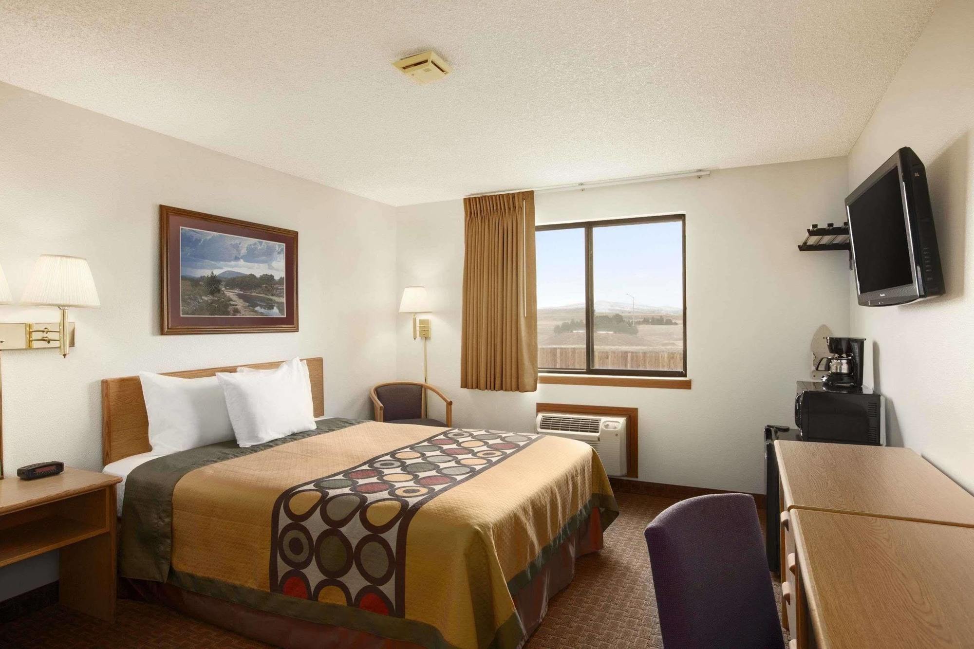 Super 8 By Wyndham Cody Hotel Exterior photo