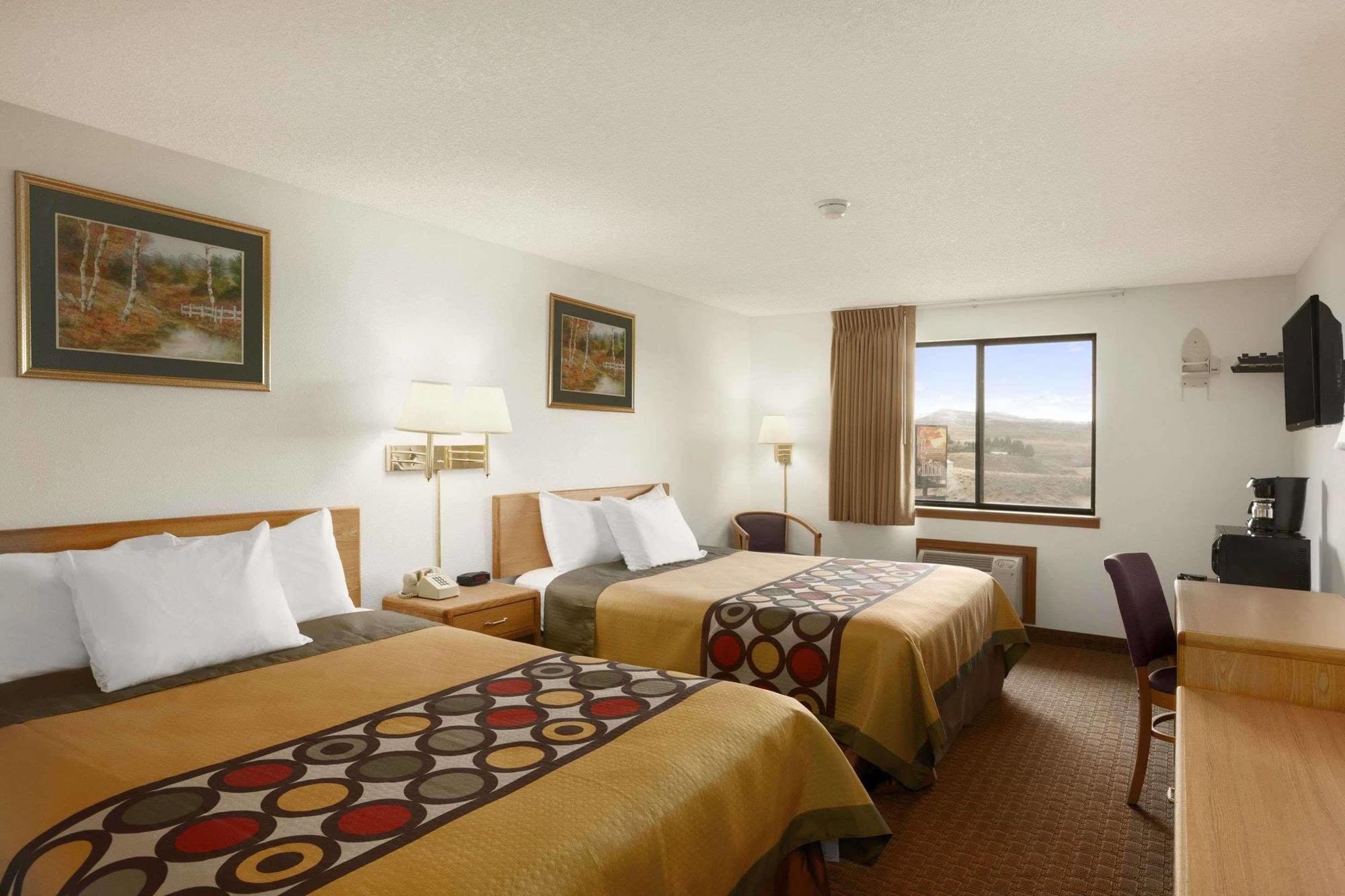 Super 8 By Wyndham Cody Hotel Exterior photo