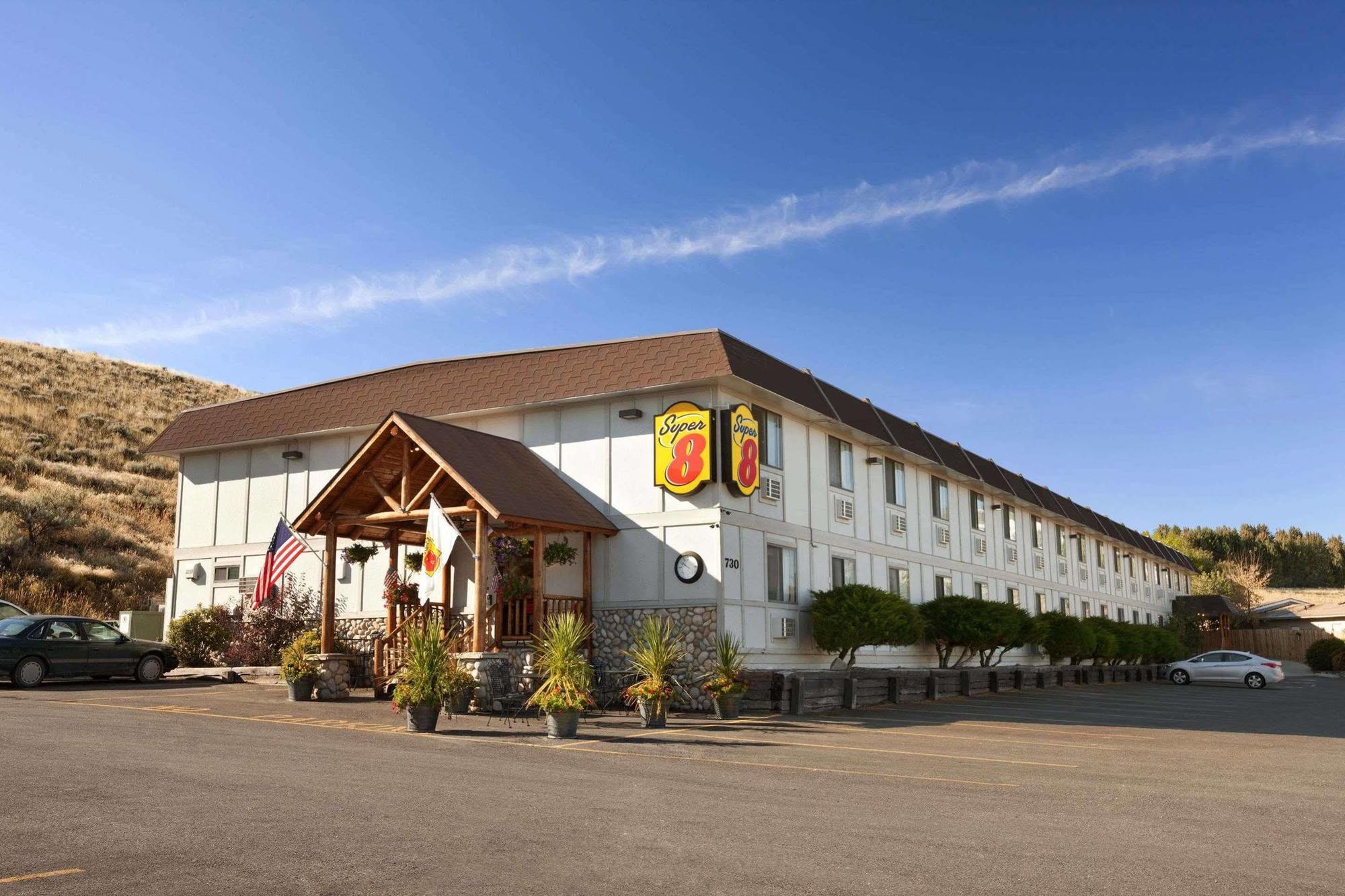 Super 8 By Wyndham Cody Hotel Exterior photo