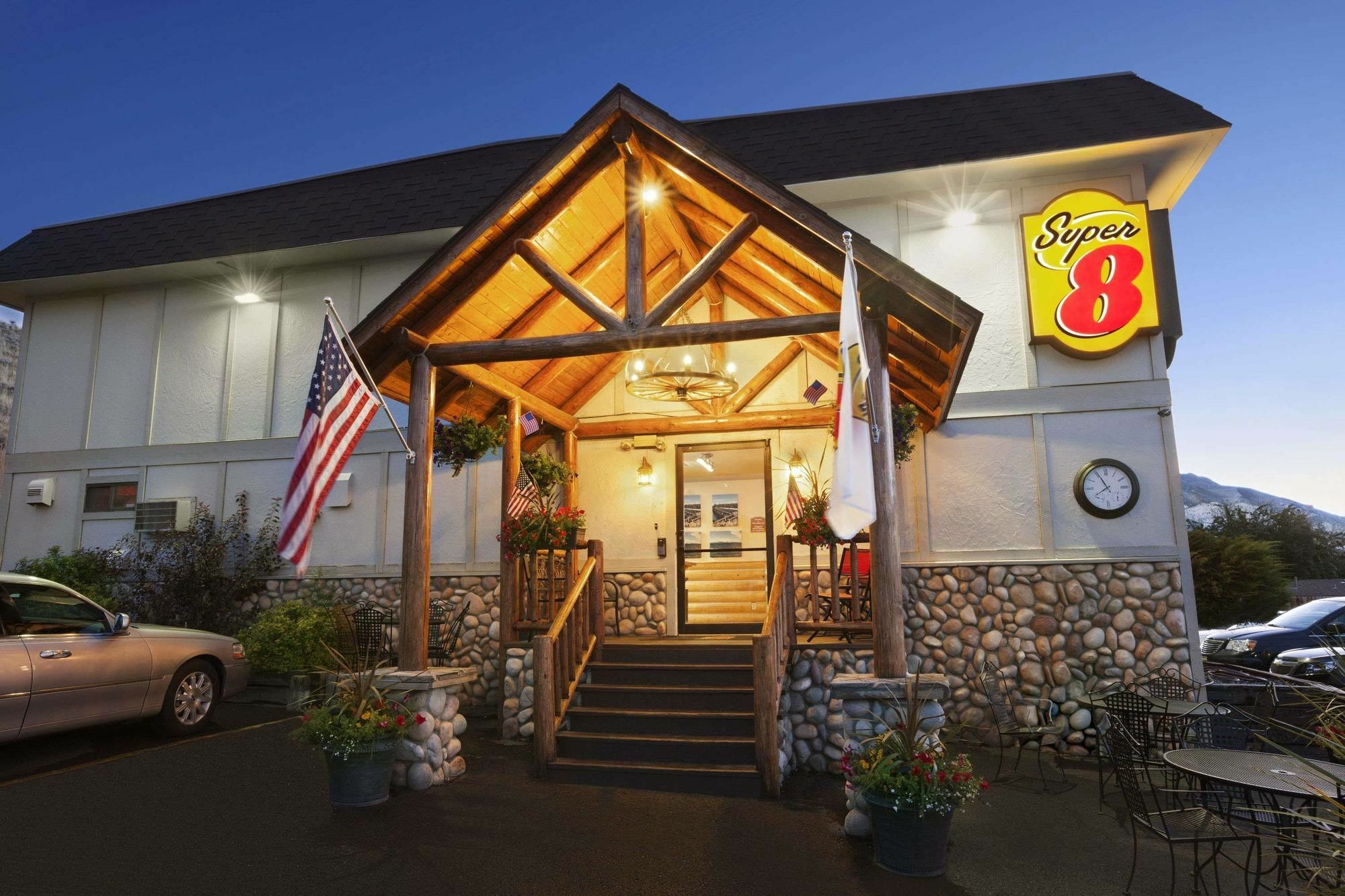 Super 8 By Wyndham Cody Hotel Exterior photo
