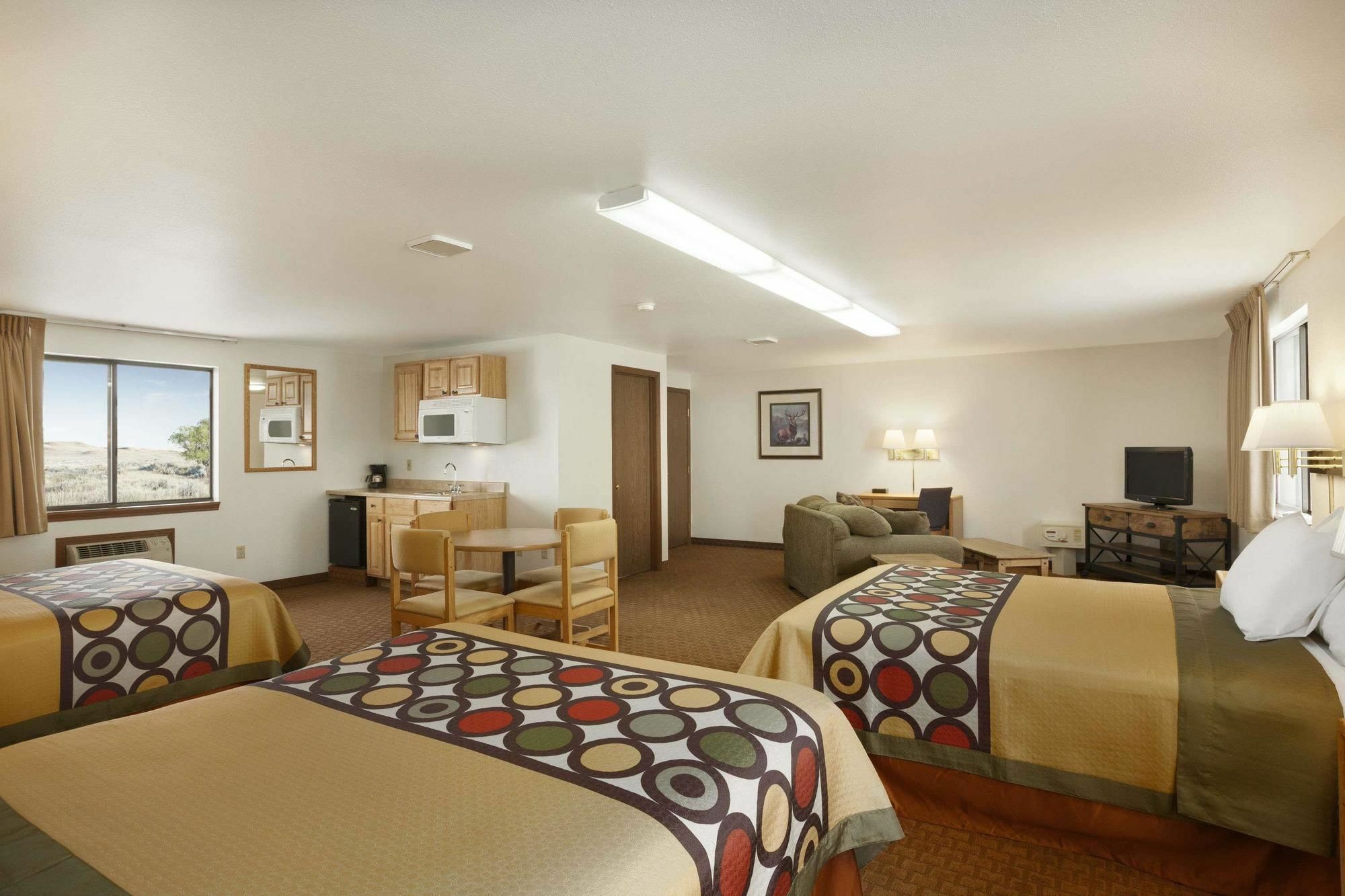 Super 8 By Wyndham Cody Hotel Exterior photo